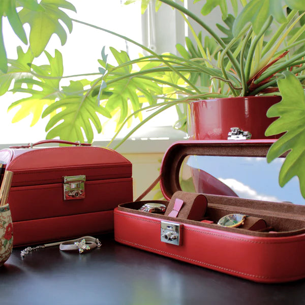 Designer-Watch-Box-in-Scarlet-Decorations